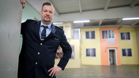 Pionierarbeit: Mit Ortwin Maetzing betritt Alexander Schäfer (hier im Bild) polizeiliches Neuland.